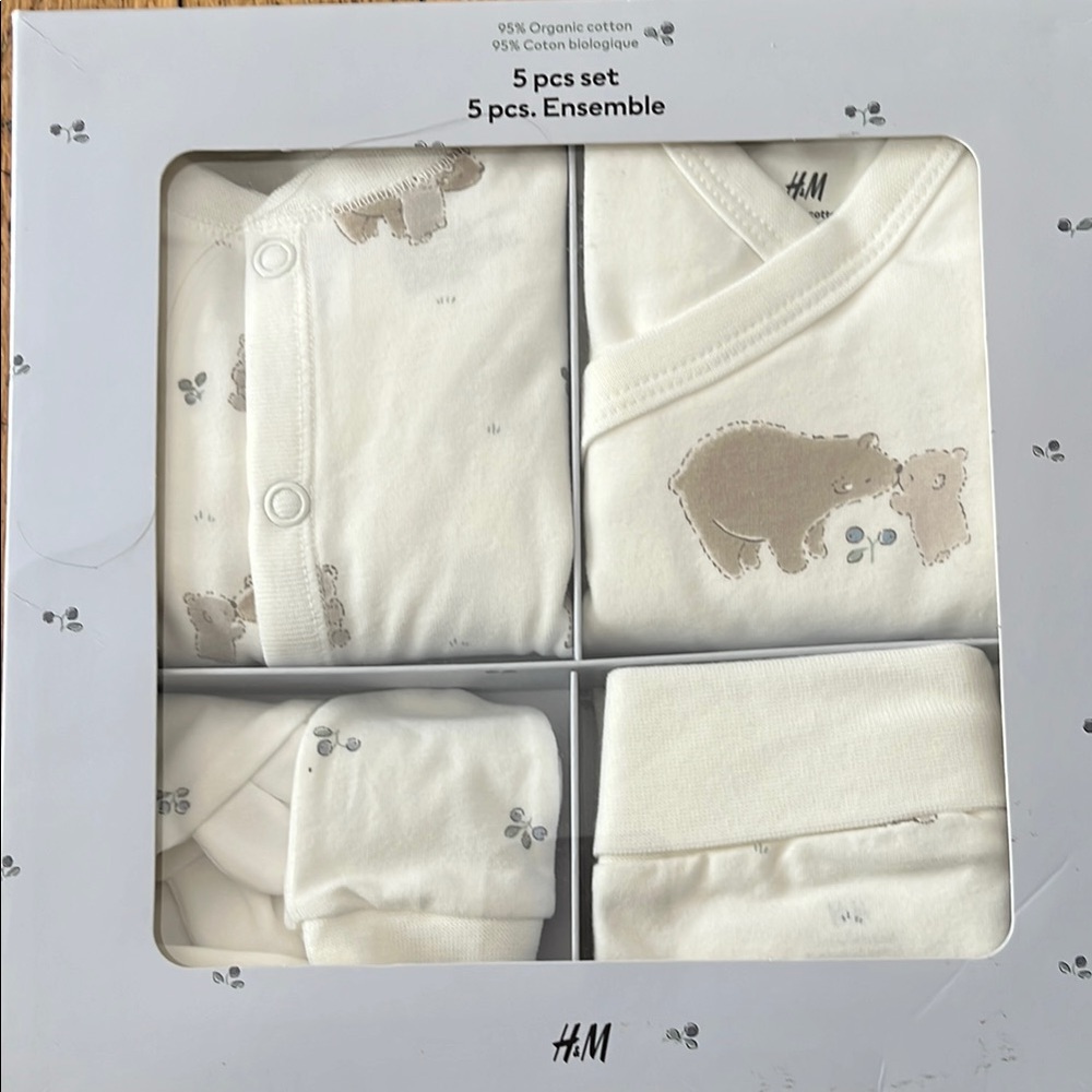 H&M 5 Piece Organic Newborn Gift Set